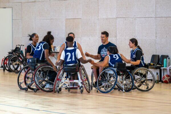 Paris basket fauteuil féminin